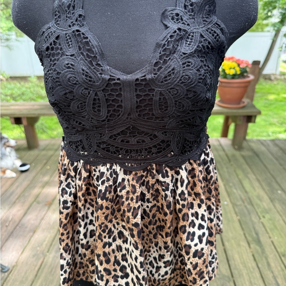 Main Strip Black‎ Lace Top with Brown Leopard Print Skirt